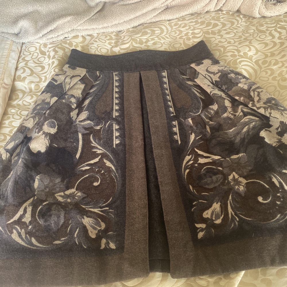 Byblos gorgeous gray skirt